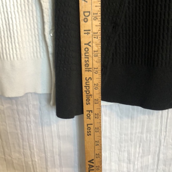ISAAC MIZRAHI size M 2 black & white short sleeve button down sweater cardigans - Picture 9 of 10